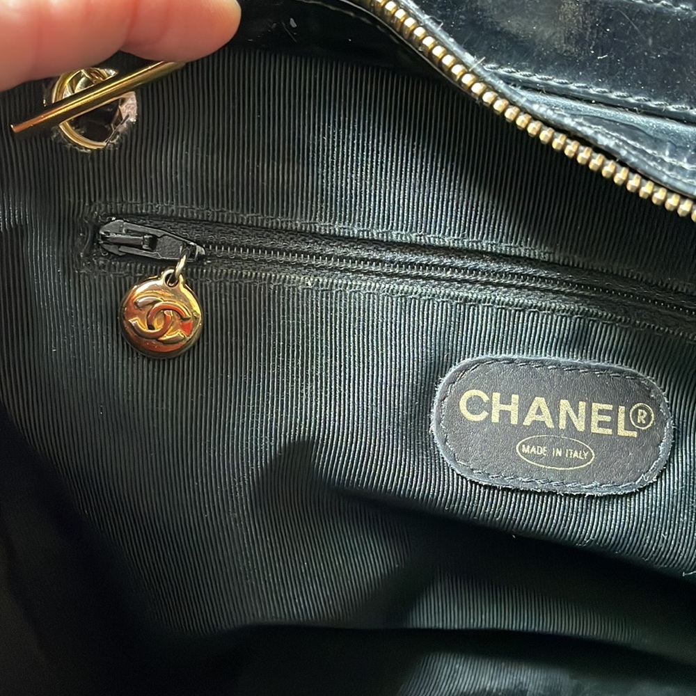 ‼️SOLD‼️💯Authentic CHANEL timeless CC patent leather tote - Picture 5 of 13